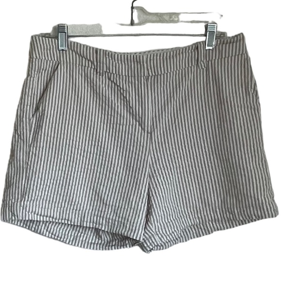 Sandro 100% Cotton Seersucker Shorts GUC Size 8 GUC - Picture 3 of 5